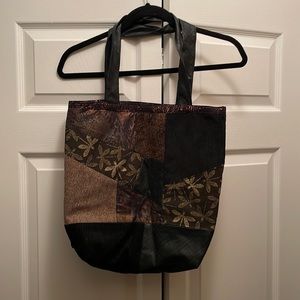 Handbag with dragonfly’s on  !